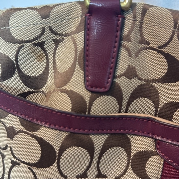 Coach | Signature C's Brown & Burgundy Shoulder Bag Crossbody - F28504 - Picture 3 of 6